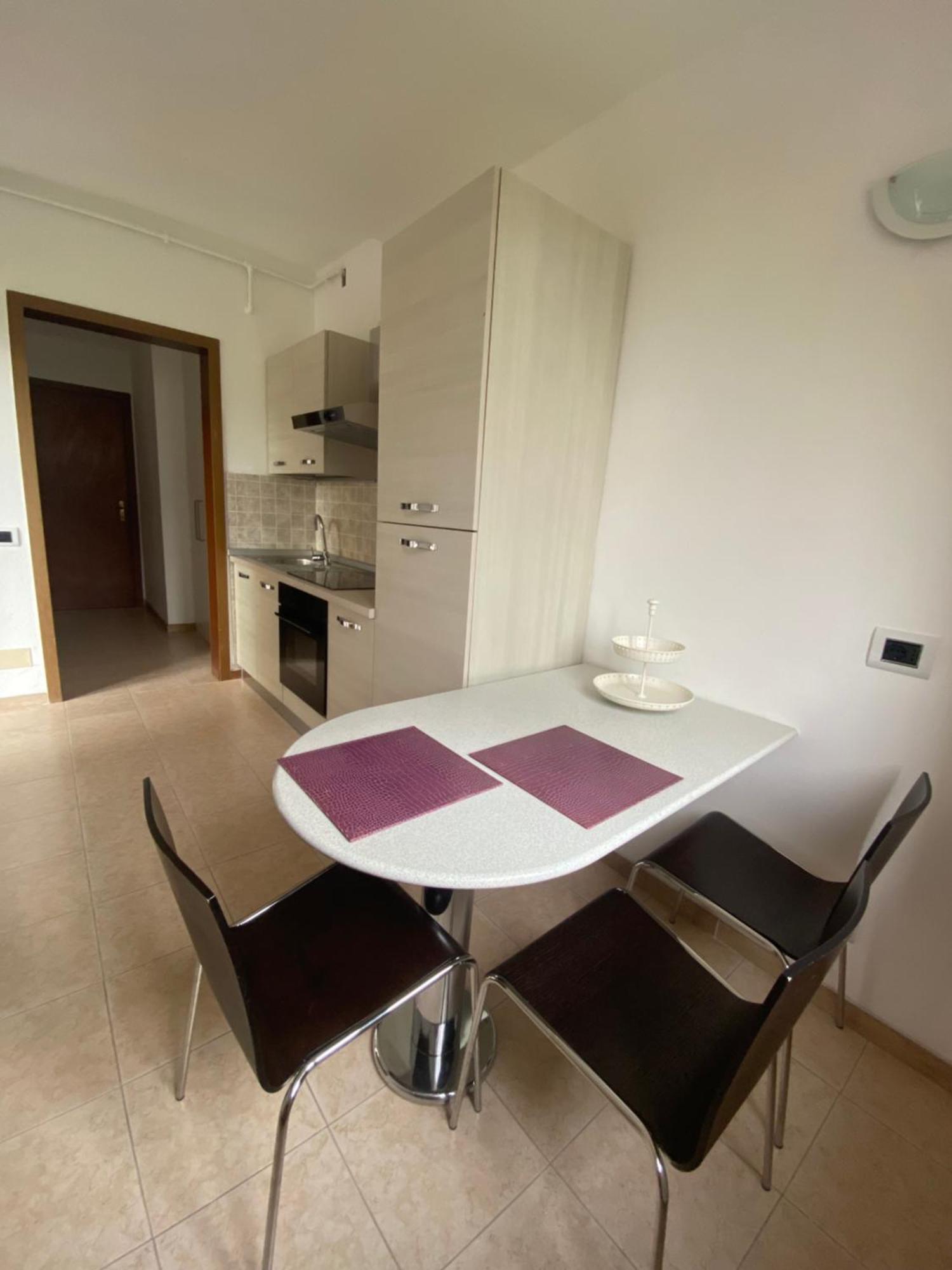 לצנו Peonia Apartment - Appartamento Vista Lago מראה חיצוני תמונה