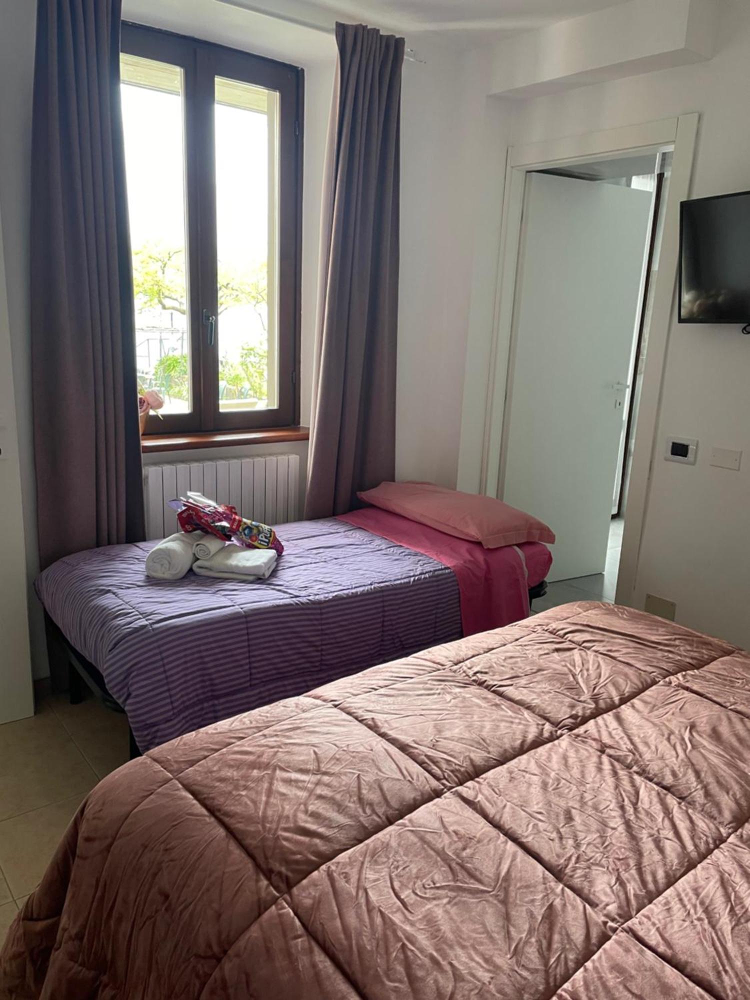 לצנו Peonia Apartment - Appartamento Vista Lago חדר תמונה