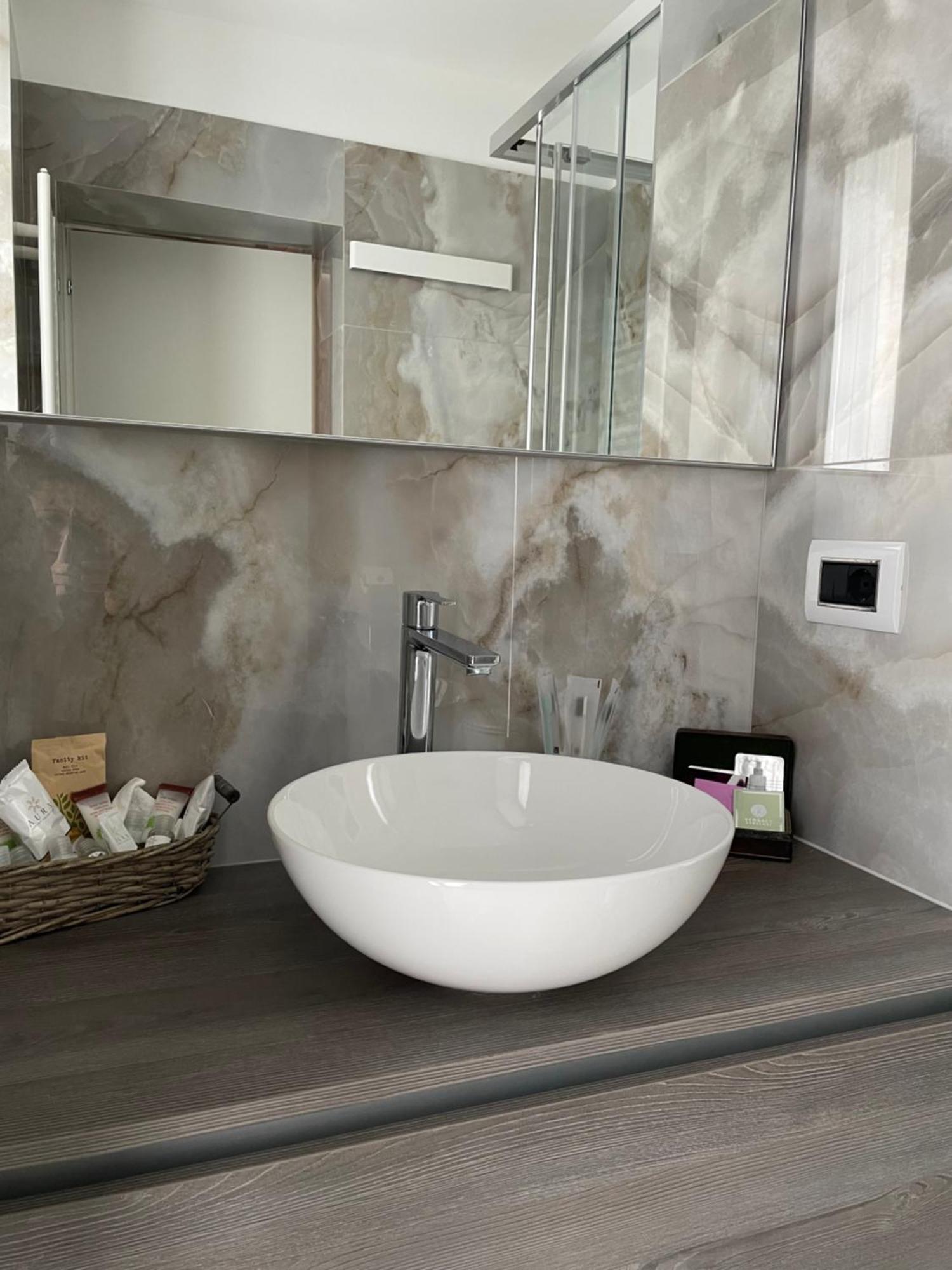 לצנו Peonia Apartment - Appartamento Vista Lago מראה חיצוני תמונה